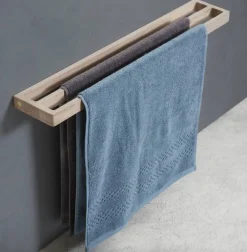 Andersen Furniture Andersen handduksstång dubbel 73 5 cm Lacquered oak