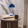 Best Audo Copenhagen Androgyne sidobord Ø50 cm mörkbetsad ek Kunis Breccia-bordsskiva