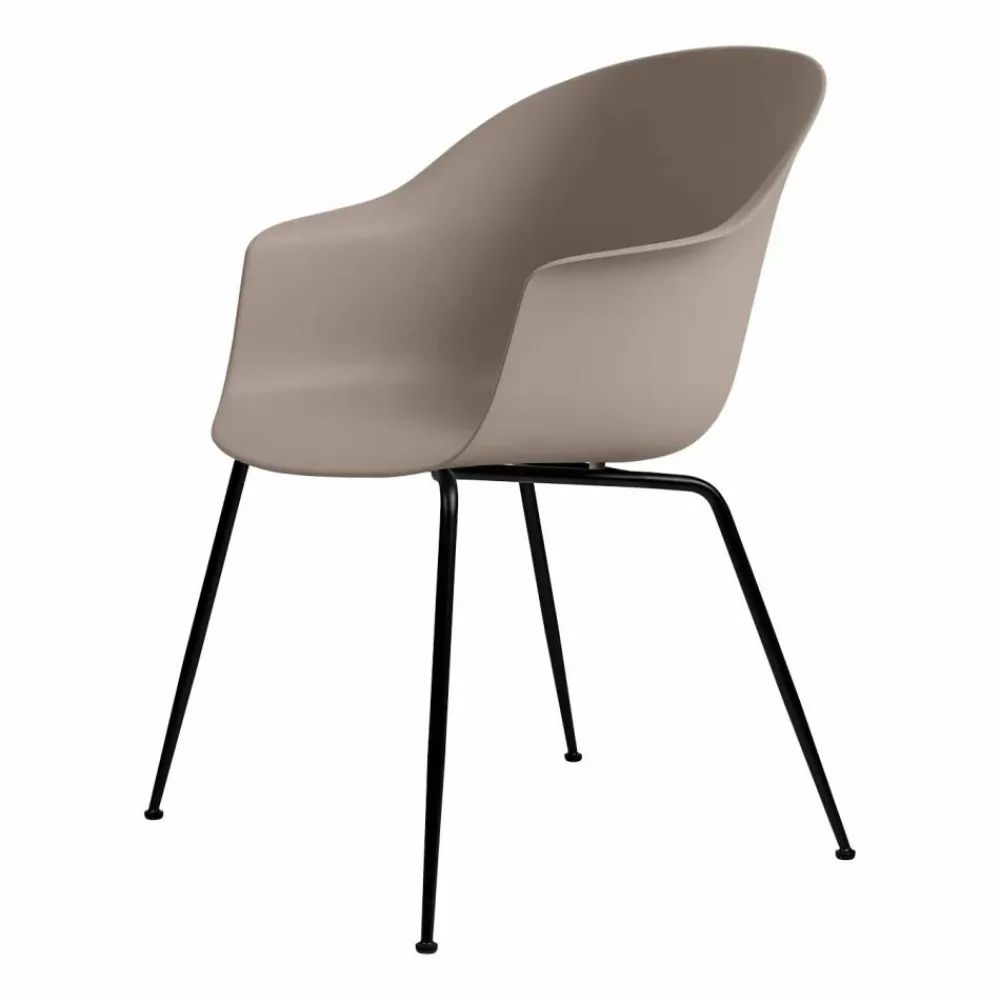 GUBI Bat stol plast svarta ben New Beige