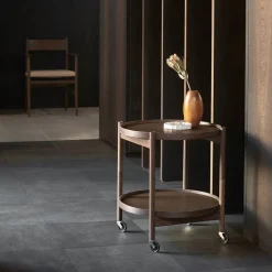 Brdr. Krüger Bølling Tray Table model 50 rullbord earth oljat valnötsstativ