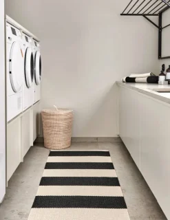 Discount Pappelina Bob gångmatta Black/vanilla 70x300 cm