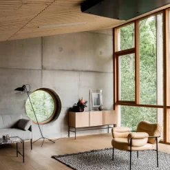 Fogia Boss sideboard ek ljus 3 dörrar metallstativ