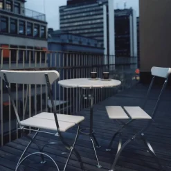 Online Grythyttan Stålmöbler Bryggeri trefotsbord Vit lack ek-varmförzinkad