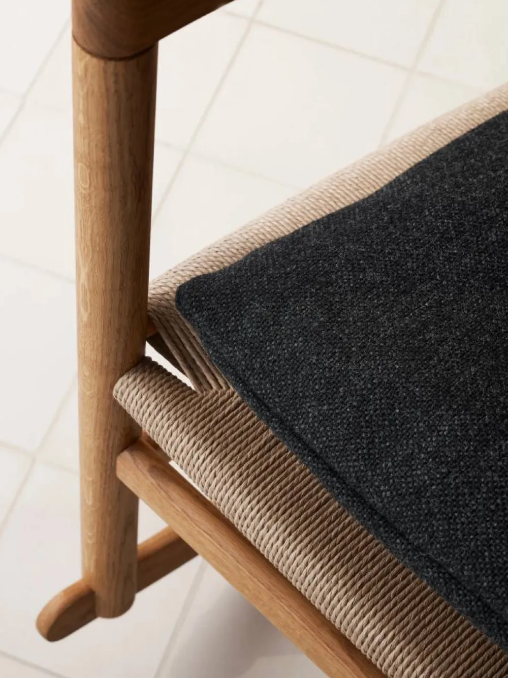Carl Hansen & Søn CH45 dynset 2 delar Hallingdal 65 0180 svart
