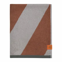 Clearance Mette Ditmer Diagonal handduk Brick 70x133 cm