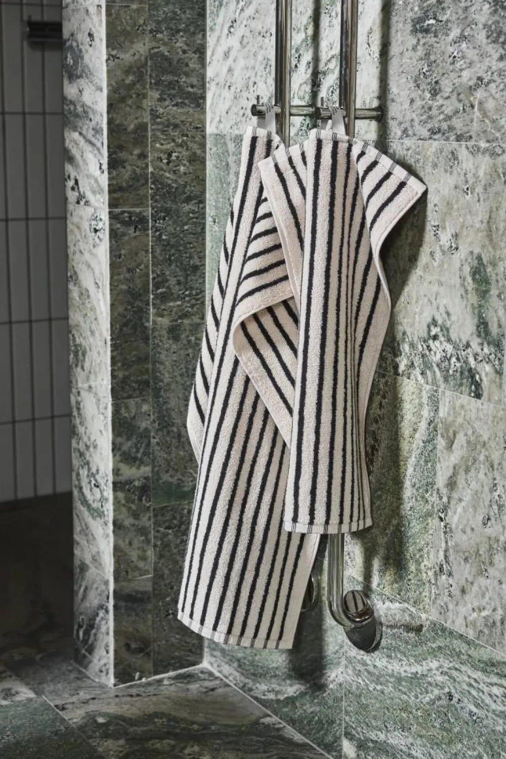Scandi Living Drift handduk 50x70 cm Vit-svart