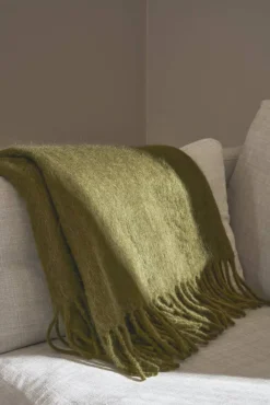 Best Scandi Living Dune mohair pläd 130x170 cm Olive