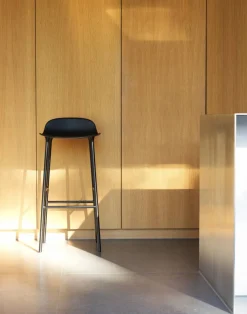 Clearance Normann Copenhagen Form Chair barstol metallben Svart