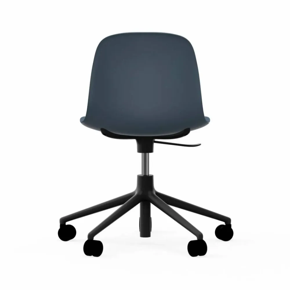 Normann Copenhagen Form chair swivel 5W kontorsstol blå svart aluminium hjul