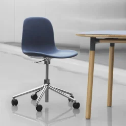 Normann Copenhagen Form chair swivel 5W kontorsstol svart aluminium hjul