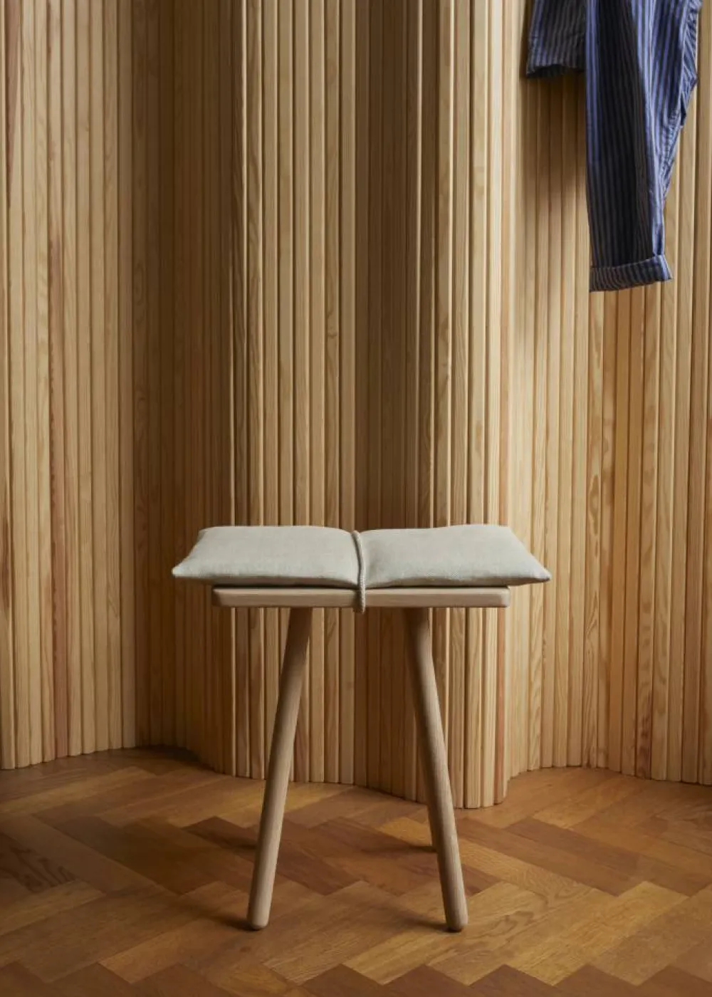 Clearance Fritz Hansen Georg linnedyna med rem till pall/barstol Beige