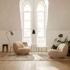 Discount GUBI IOI soffbord white carrara marble ø70 svart stativ