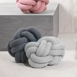 Best Design House Stockholm Knot kudde ljusgrå