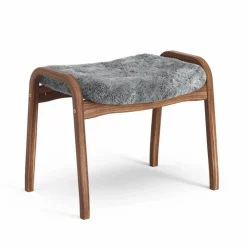Swedese Lamino fotpall fårskinn scandinavian grey naturlackad valnöt