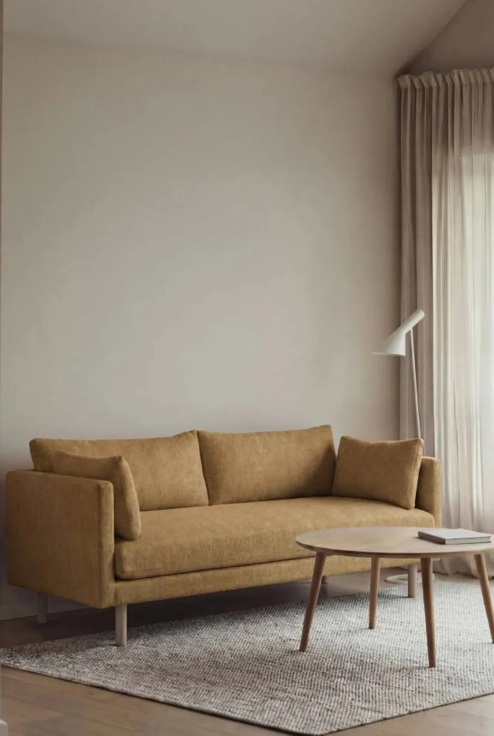 1898 Linnevik soffa Same Ochre 6676-vitoljad ek 2-sits