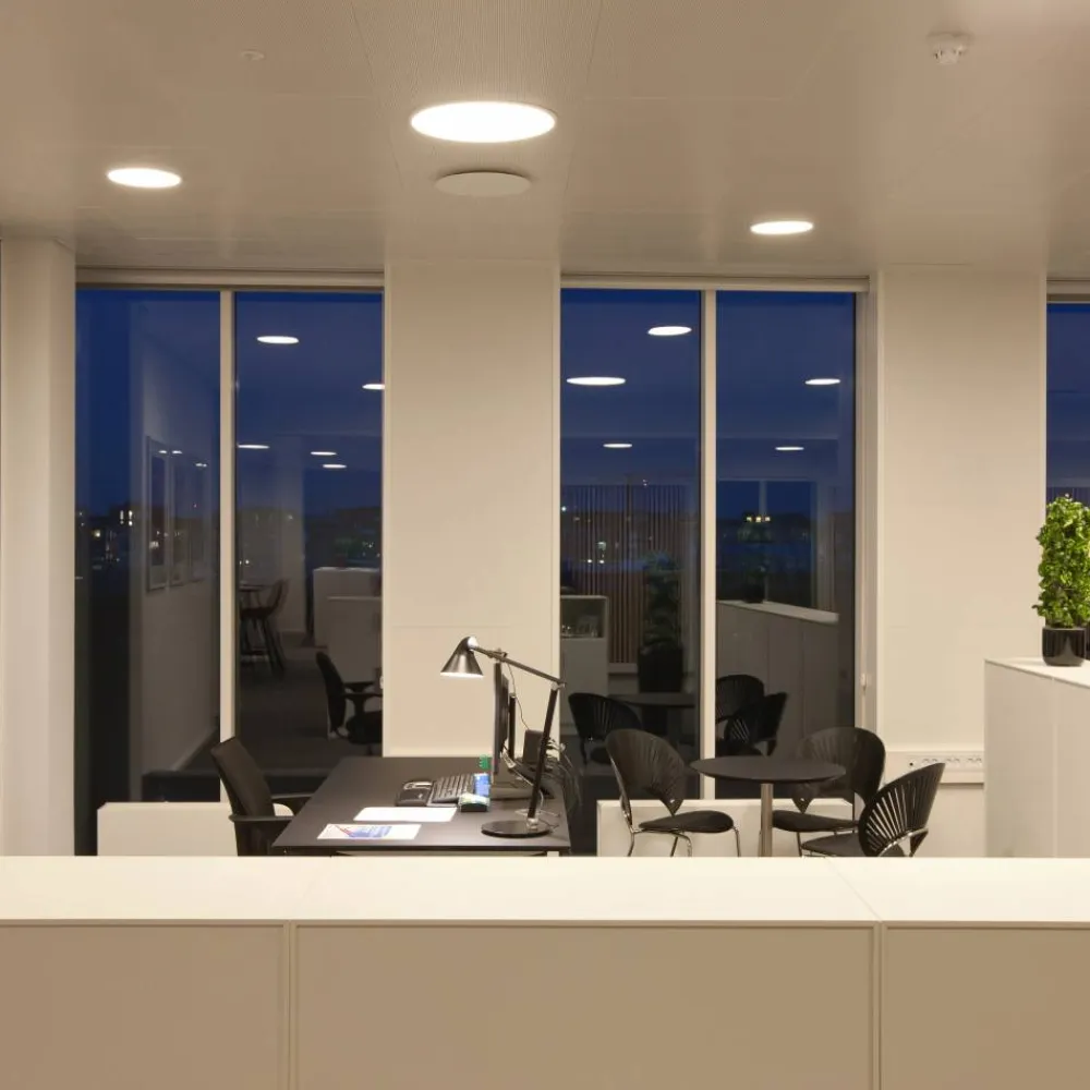 Louis Poulsen NJP bordslampa Svart