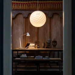 Louis Poulsen NJP bordslampa Vit