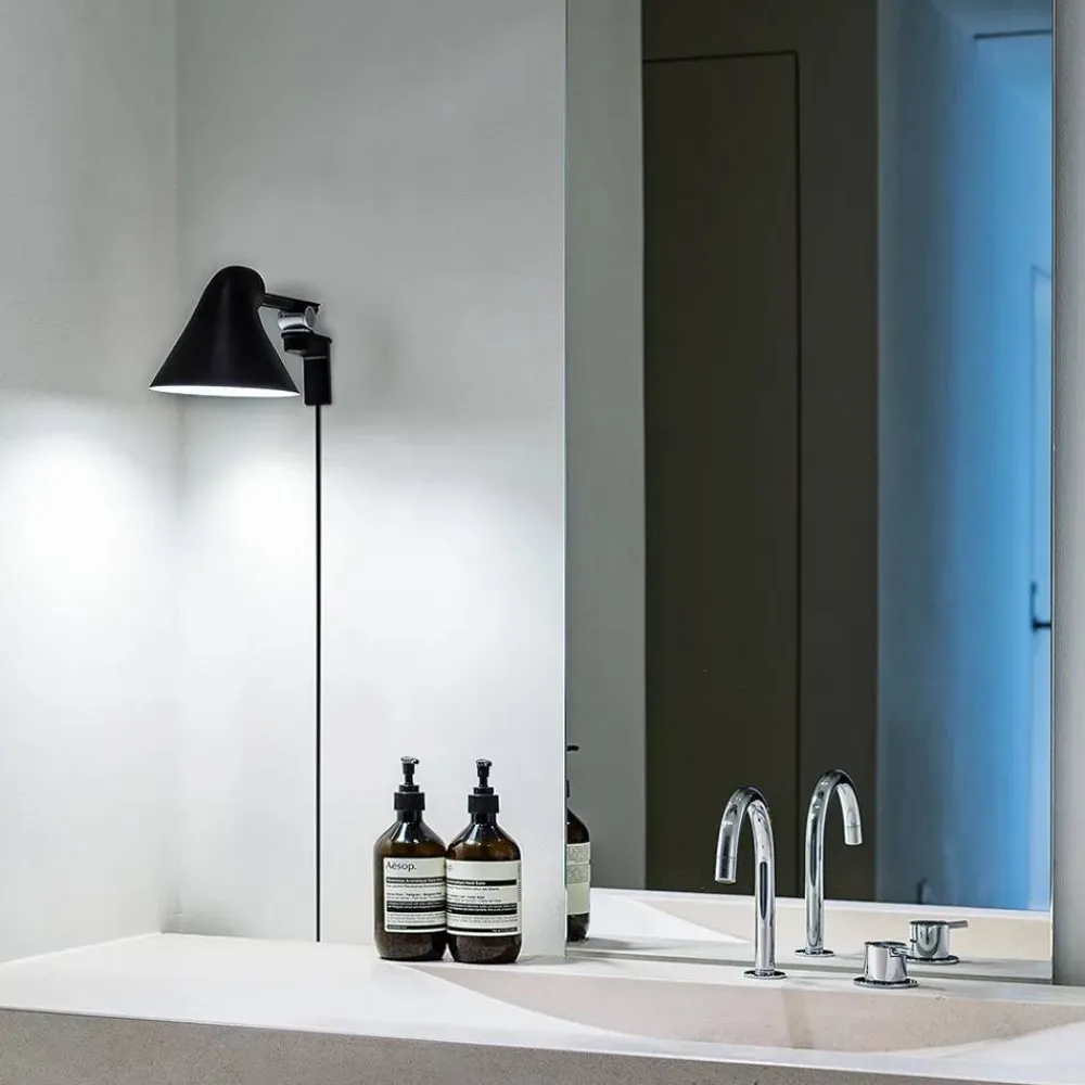 New Louis Poulsen NJP vägglampa Vit kort arm LED 3000k