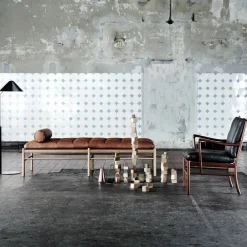 Outlet Carl Hansen & Søn OW150 dagbädd Loke 7150 läder svart-såpad ek