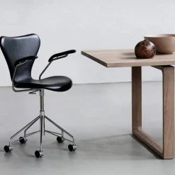 Outlet Fritz Hansen Sjuan 3217 helklädd kontorsstol hårda hjul Leather soft black-chrome