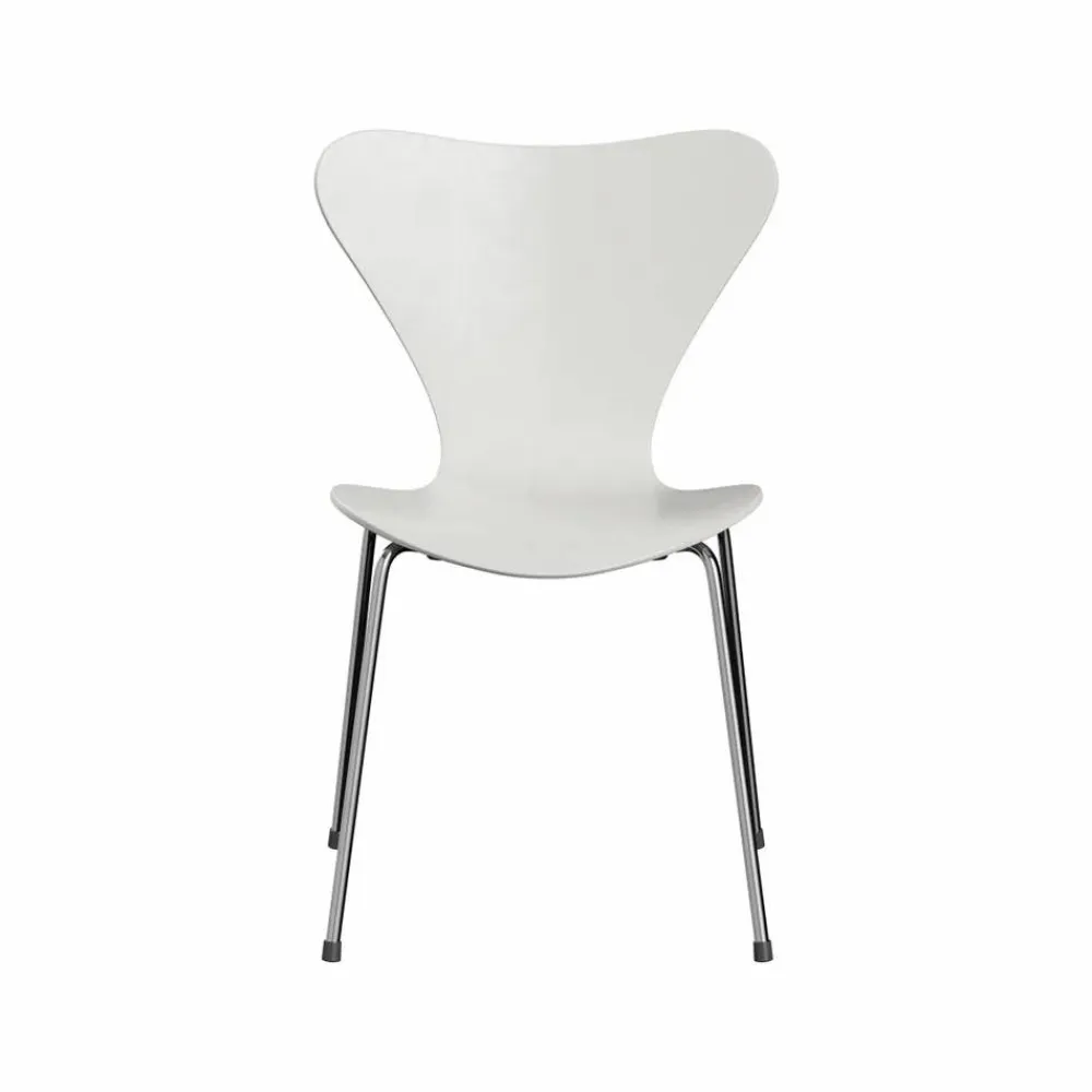 Fritz Hansen Sjuan 3107 stol Vit-färgad ask-kromat stålstativ