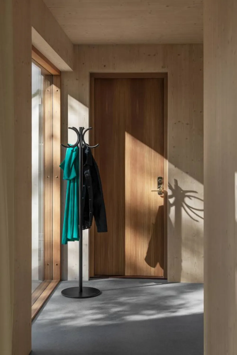 Lammhults S70-12 klädhängare Black texture