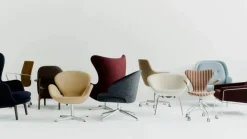 Sale Fritz Hansen Svanen 3320 fåtölj Hallingdal 103 Light grey-borstad aluminium