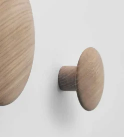 Sale Muuto The Dots klädkrok ek Ø9 cm