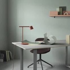 Muuto Tip bordslampa kopparbrun