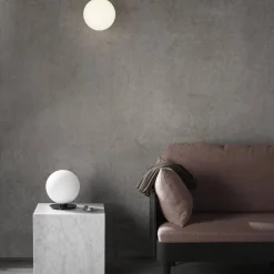 Audo Copenhagen TR tak- & vägglampa matt opalglas