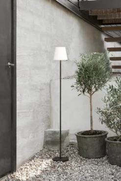 Watt & Veke Tyra floor portable golvlampa Ø14 cm Coffee