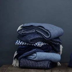 Online Klippan Yllefabrik Velvet ullpläd petrol