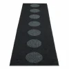 Pappelina Vera 2.0 plastmatta black-black metallic 70x360 cm