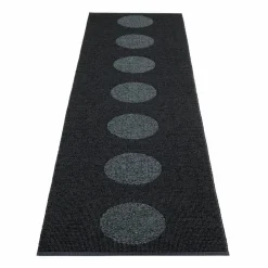 Pappelina Vera 2.0 plastmatta black-black metallic 70x360 cm