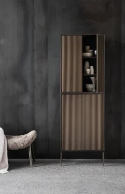 Hot Vipp Cabinet H4 skåp med ben Dark oak doors