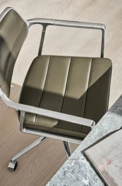 Vipp 453+ Swivel kontorsstol med hjul Pol. aluminium-bosco green