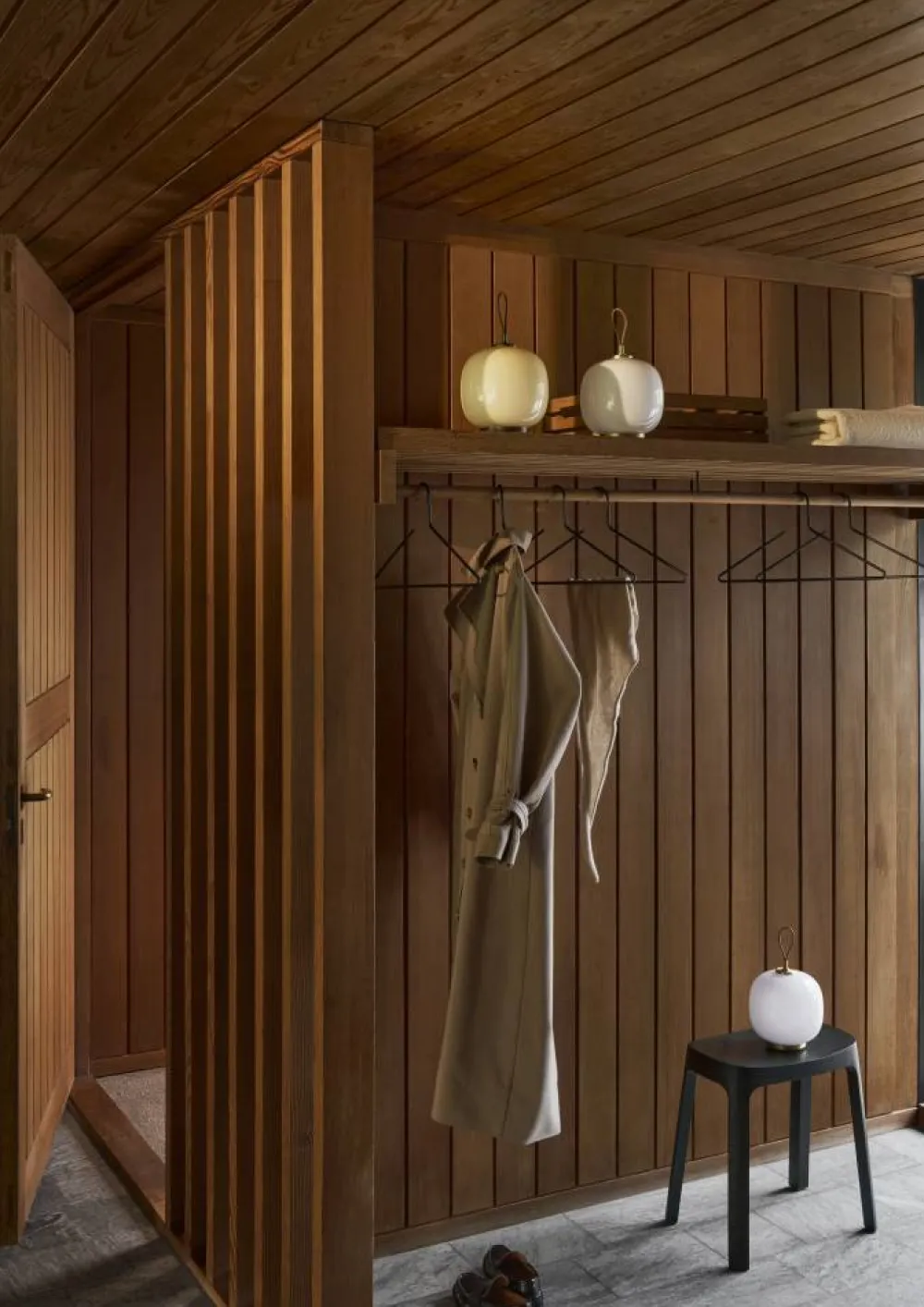 Louis Poulsen VL45 Radiohus portabel lampa Ø17 5 cm Brass-white opal glass