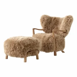 Barn &Tradition Wulff Lounge Chair ATD2 fåtölj inkl. pouf ATD3 Oljad ek-Sheepskin honey